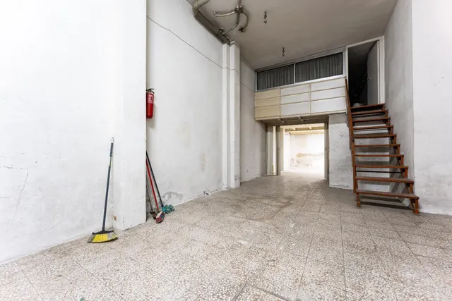 AMPLIO PISO EN LA ZONA DE GAMARRA — 34