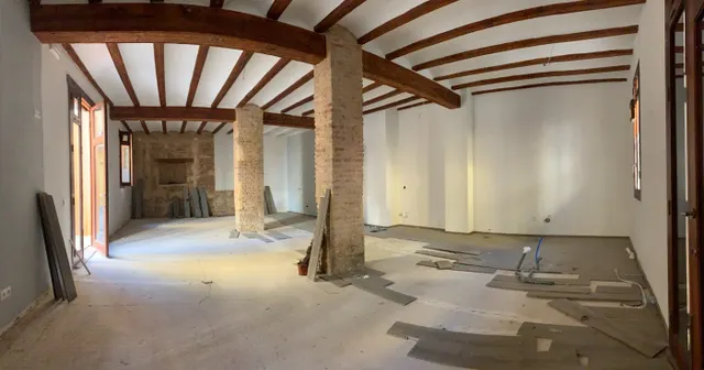 BAJO COMERCIAL ESQUINERO EN EL CARMEN,  EN LA MISMA PLAZA SANTA CRUZ . — 6