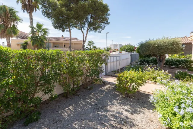 Casa en Riumar con parcela de 600 m2, piscina, garaje, jardín y parking para dos coches — 35