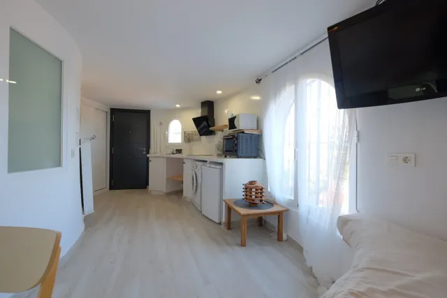 VILLA DE LUJO COMPUESTA POR 3 APARTAMENTOS INDIVIDUALES, TODO DE PRIMERA CALIDAD CON VISTAS AL MAR — 35