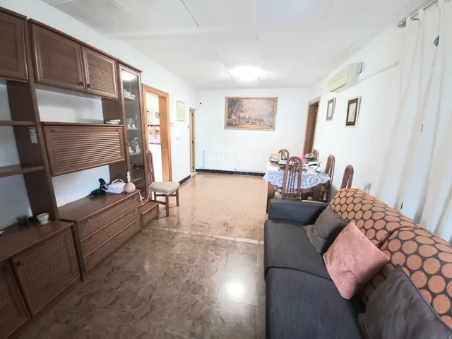 CHALET ADOSADO A REFORMAR, ESQUINERO CON SALIDA A DOS CALLES — 14