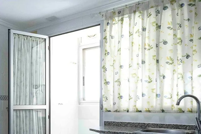 Amplia vivienda de 4 dormitorios con garaje, trastero y metro a pocos minutos — 16