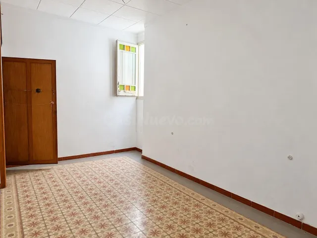 Piso con terraza en el centro de Figueres — 2