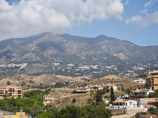 Piso situado en los Pacos con vistas al mar y a la montaña. — 25