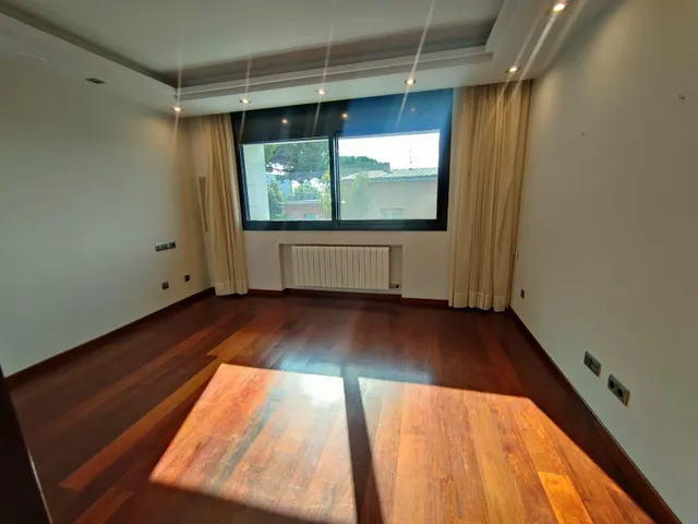 Exclusiva villa de lujo en Ciutat Diagonal, Esplugues de Llobregat, con vistas panorámicas a Barcelona y al mar — 49