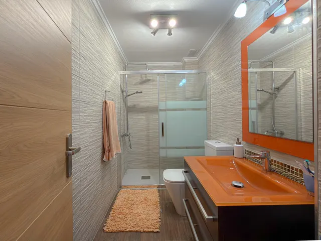 Acequion! Impresionante apartamento reformado con diseño vanguardista y toques rústicos + Enorme terraza con vistas laterales al mar y piscina comunitaria (150 mts playa) — 27