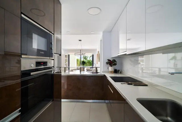 Elegante apartamento con jardín — 10