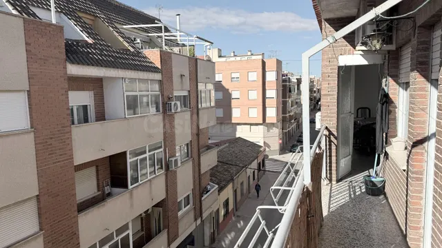 Piso amueblado de 3 dormitorios con balcones en Yecla — 4