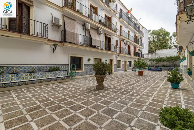 Piso muy luminoso de 4 dormitorios con garaje subterráneo en Zona Centro. — 49