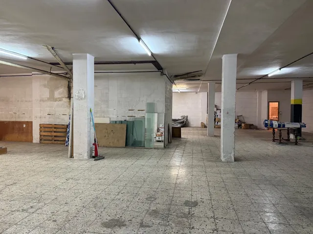 Local tipus magatzem zona Ctra. de Vic — 9
