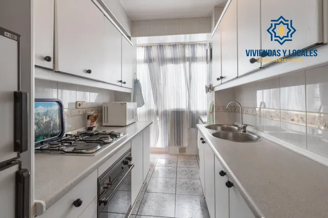 Piso 3 habitaciones en Calle Santa Margarita, junto Cmno. Bajo de Huétor — 24