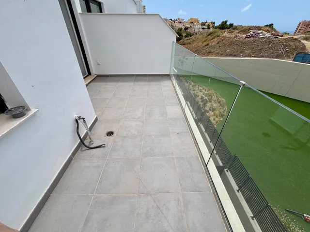 Moderno Apartamento en Fuengirola con Vistas y Amplias Zonas Comunes por €310,000 — 18