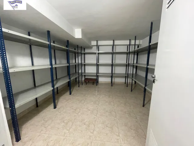 LOCAL CON VADO. 9 PLAZAS DE GARAJE. POSIBILIDAD DE T RASTEROS — 24