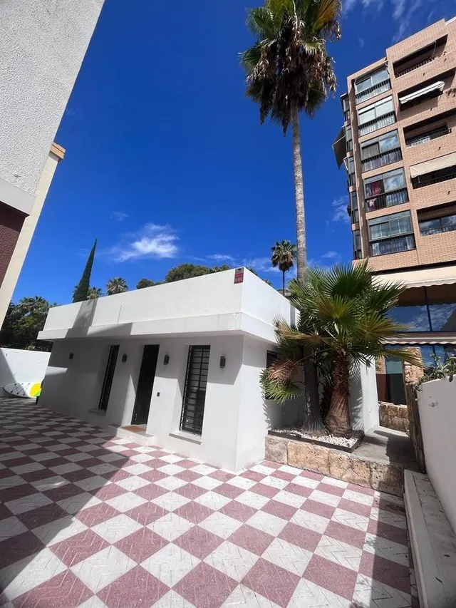 Casa independiente reformada completamente en el centro de M