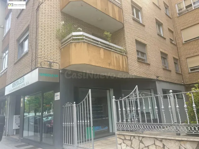 LOCAL ACONDICIONADO DE 850 M MAS 300 M DE PATIO