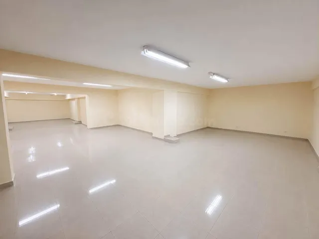 Amplio local comercial en alquiler en pleno corazón de Puert - foto 4