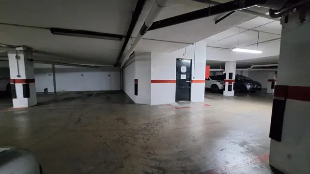 Piso SIN AMUEBLAR de 4 dormitorios, dos baños y plaza de garaje en la Calle Puerta Nueva — 33