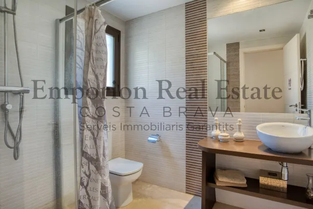 HERMOSA CASA CON PISCINA CERCA DE LA PLAYA - VENTA O ALQUILER CON OPCION A COMPRA — 26