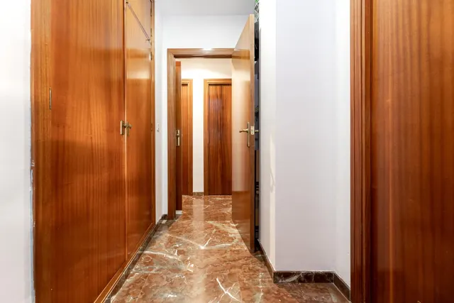 Amplio piso de 4 dormitorios en la prestigiosa urbanización Jardín de la Reina. Garaje y trastero — 25