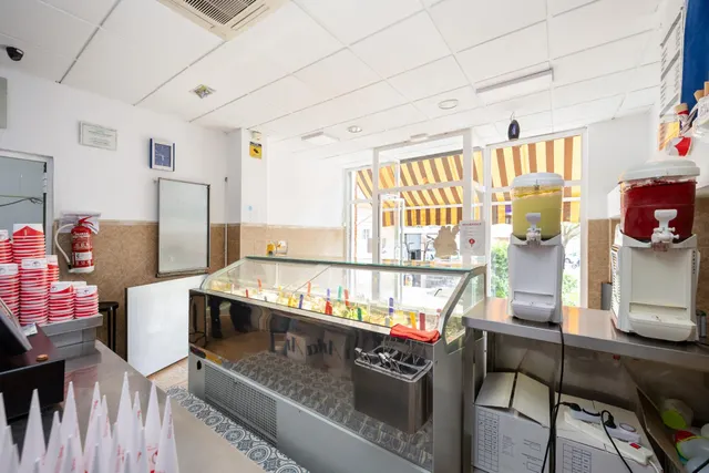 ¡Oportunidad! Se vende local con negocio de heladería en pleno funcionamiento. Parque Nueva Granada — 12