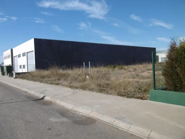 SOLAR INDUSTRIAL ECONOMICO EN VENTA VALL D'ALBA