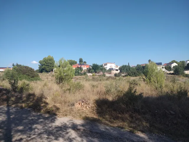 Gran parcela de 11.047 m2 con zona urbanizable y rústica en  - foto 3