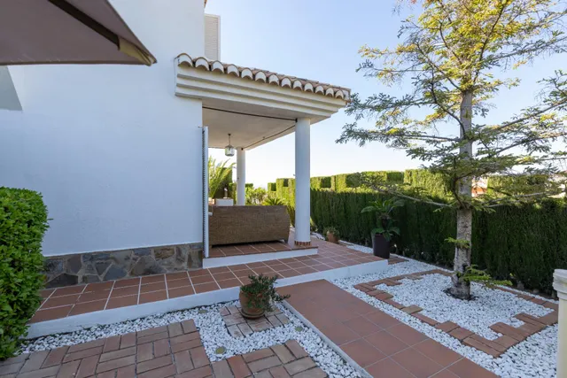 ✨ Espectacular chalet con piscina y vistas impresionantes — 10