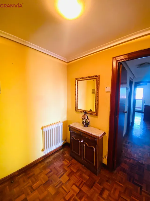 Amplio piso en venta en el centro de Logroño — 28