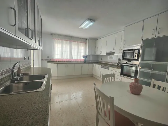 SE VENDE ELEGANTE Y GRAN VIVIENDA FRENTE A PUERTO DEPORTIVO - ALICANTE — 10