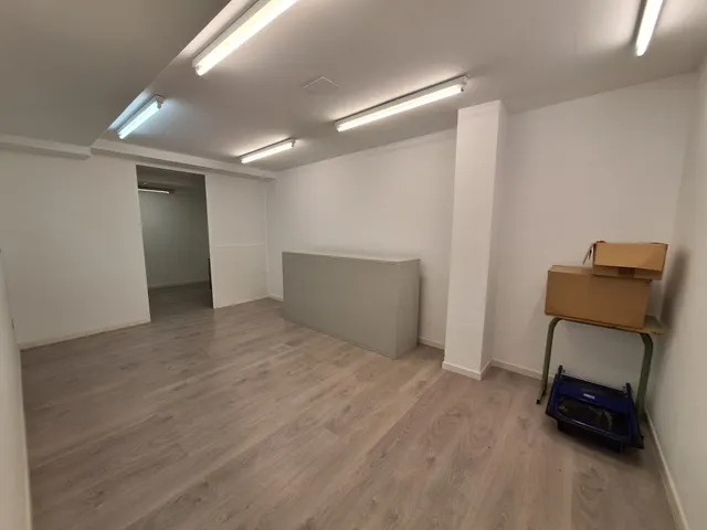 Amplia Oficina Semireformada en Altabix, Elche por €240.000 - foto 4