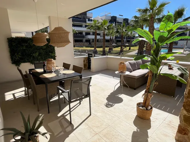 Magnífico apartamento en planta baja con orientación sur, ubicado en el exclusivo residencial Amanecer X, en la demandada zona de Los Altos, en Orihuela Costa. — 14