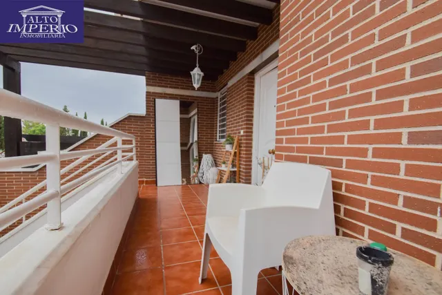 Unifamiliar pareada en rebites, con patio, solárium y garaje — 36