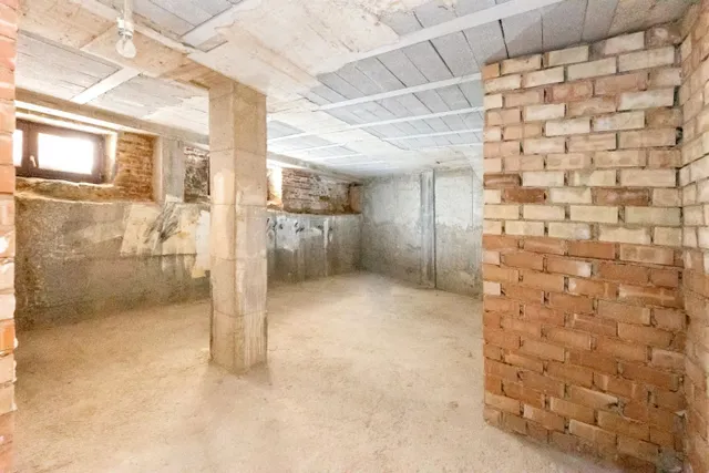 LOCAL EN VENTA JUNTO PLAZA ISABEL LA CATÓLICA — 8
