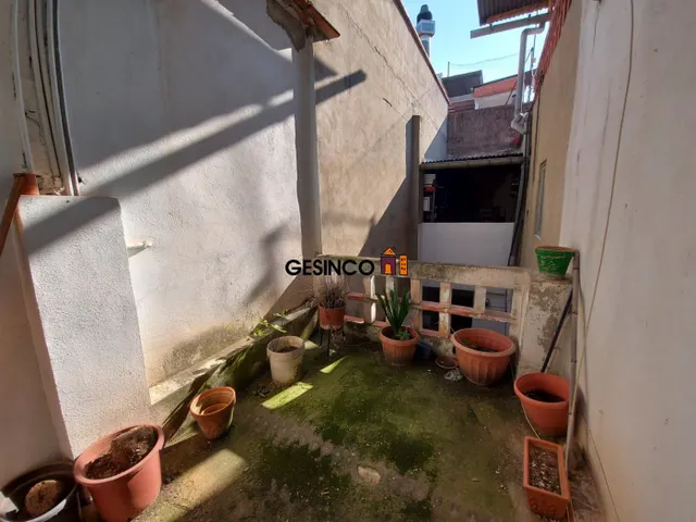 CASA DE PUEBLO CON MUCHAS POSIBILIDADES — 11