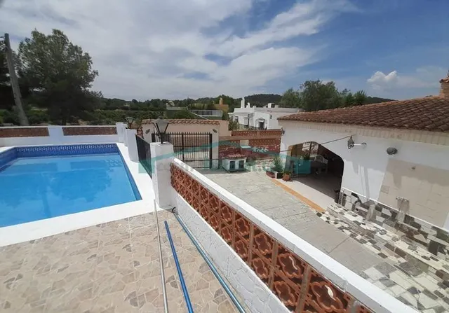 Chalet rústico con piscina y gran parcela en Vilamarxant - foto 2