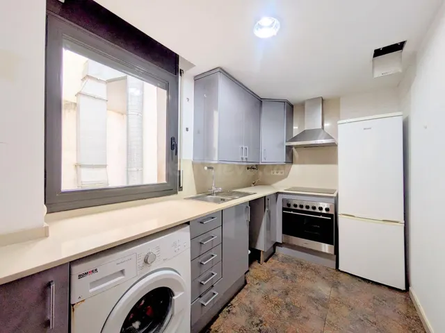 EN VENTA PISO CÉNTRICO EN AMPOSTA - foto 3
