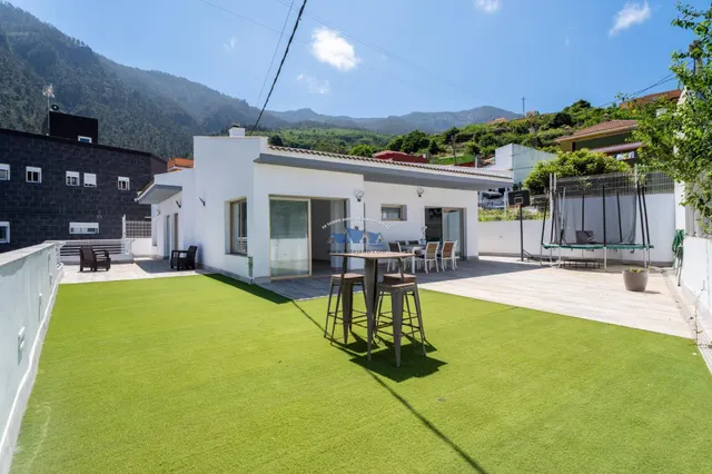 Chalet independiente en venta — 36
