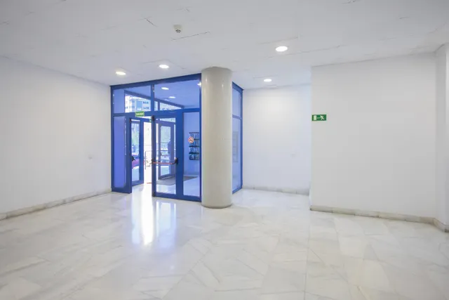 Oficina en venta en Avenida de la Albufera 323, Madrid — 24