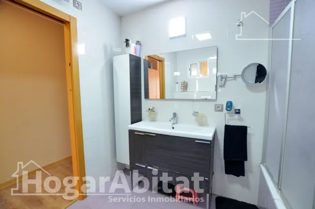 ¡MAGNÍFICO ADOSADO! AMPLIO Y LUMINOSO CON TERRAZA Y TRASTERO — 33