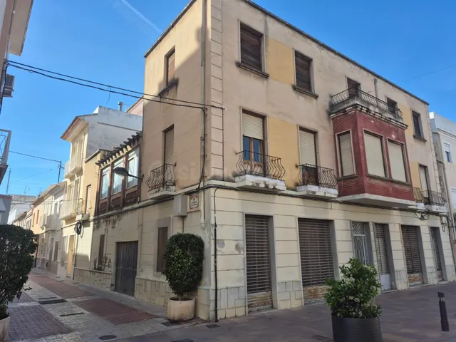 EDIFICIO EMBLEMATICO EN CENTRO HISTORICO PLAÇA DUQUESA MARIA
