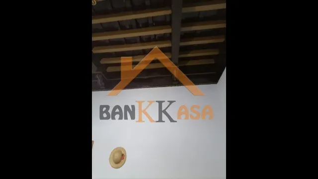 SE VENDE CASA CON LOCAL ABAJO EN FIÑANA ZONA CENTRO — 39