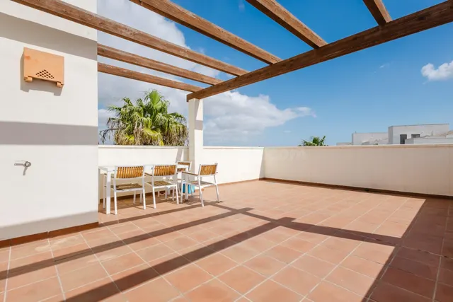 Ático exclusivo con gran terraza y vistas al mar - foto 2