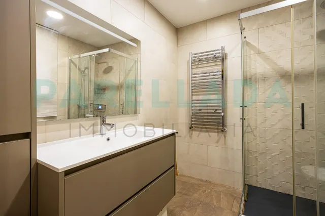 Ático exclusivo con dos terrazas y vistas al mar en el centro de Badalona — 15