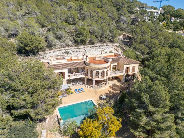 Chalet unifamiliar de 5 dormitorios y 5 baños, con piscina, garaje, ascensor y apartamento de invitados en Peguera (Calvià) — 3