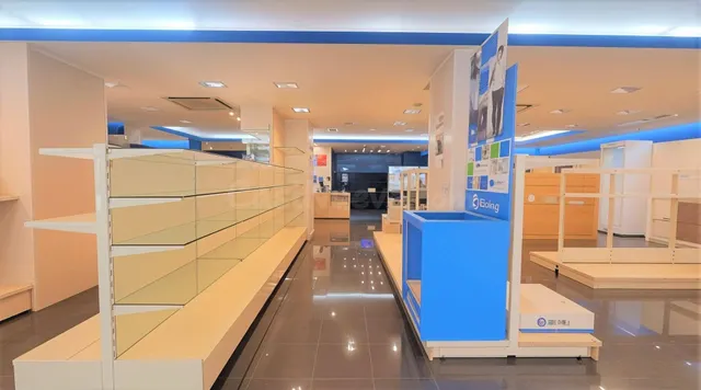 GRAN LOCAL DE 225 M2 EN ALQUILER — 4