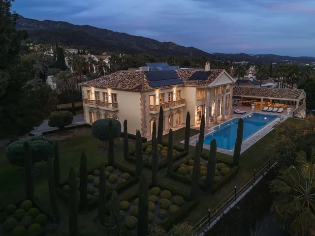 Chalet 7 habitaciones 2000m² en venta - Marbella — 50