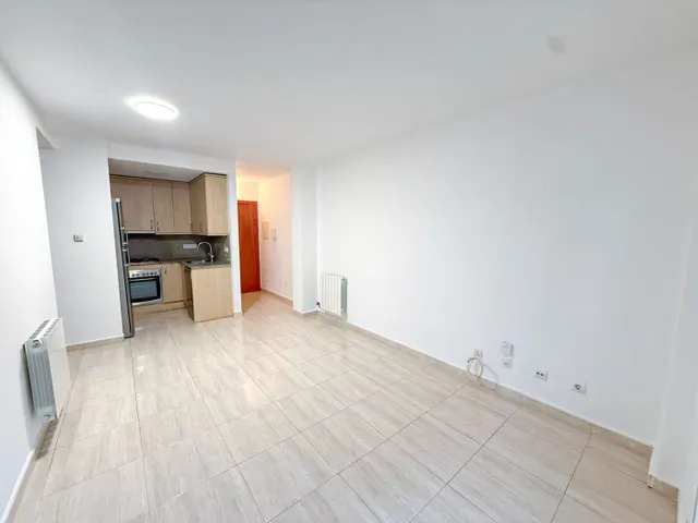 Piso de 2 dormitorios con ascensor en Figueres — 10