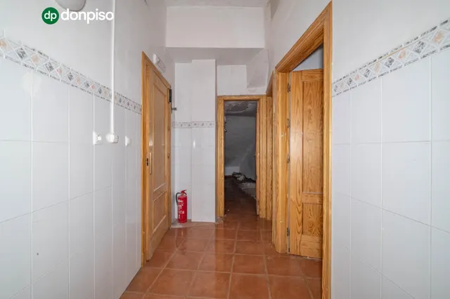 Amplio Local Comercial en Monachil - Oportunidad Única — 29