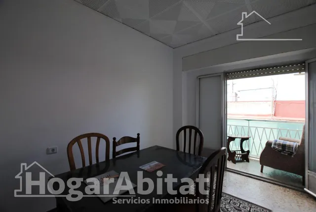 ¡gran oportunidad! muy amplio de 4 dormitorios, con balcón junto av beniopa — 16