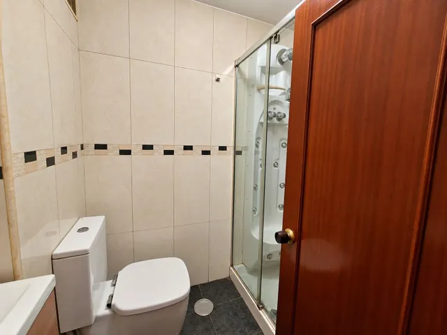Piso con garaje, balcón y salón en dos alturas en la calle rosal, Oviedo — 32